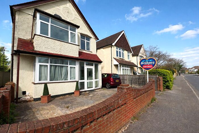 3 Bedroom Detached House For Sale In Crabtree Road, Camberley, Surrey, GU15