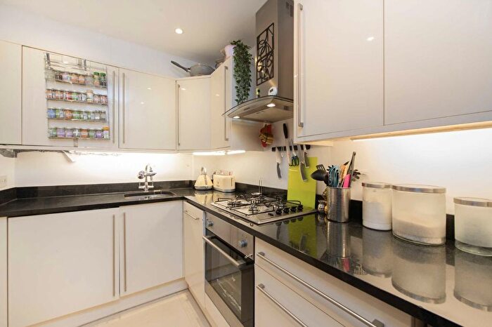 2 Bedroom Flat To Rent In Chesterton Road, London, W10