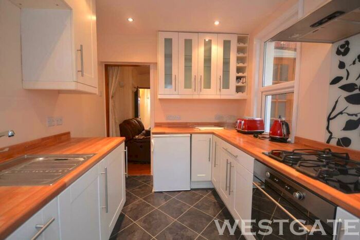 4 Bedroom Terraced House To Rent In Pitcroft Avenue, Reading, RG6