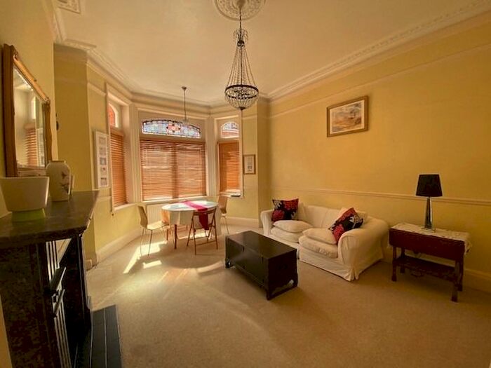 1 Bedroom Flat To Rent In Castletown Road, London, W14