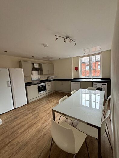 6 Bedroom Flat To Rent In Walsh Court, Bells Square, Sheffield, S1