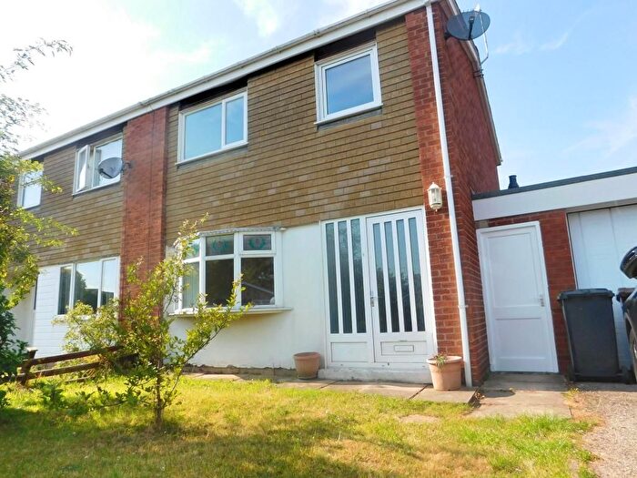 3 Bedroom Semi-Detached House For Sale In The Hawthorns, Riccall, York, YO19