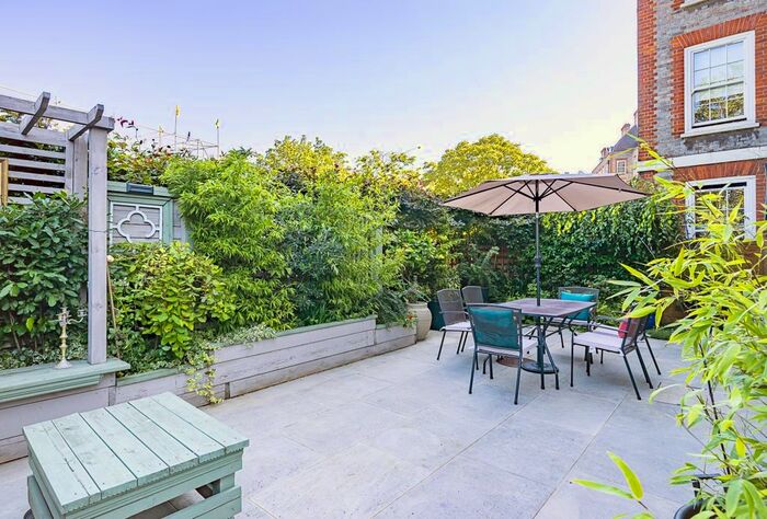 3 Bedroom Flat To Rent In Ebury Bridge Road, London, SW1W