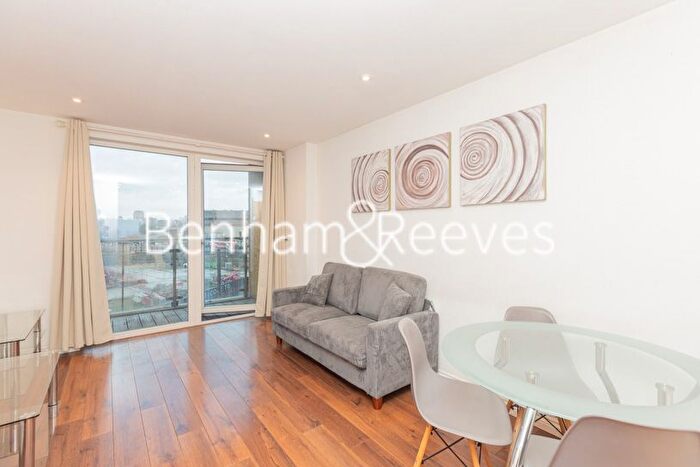 2 Bedroom Flat To Rent In Battersea Park Road, Nine Elms, SW8