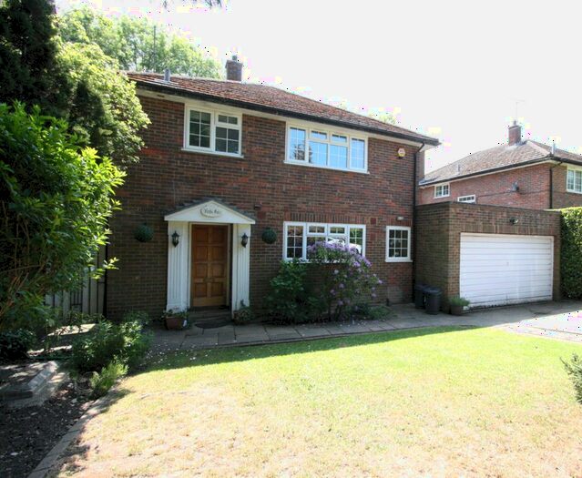 4 Bedroom Detached House To Rent In The Avenue, Northwood, HA6