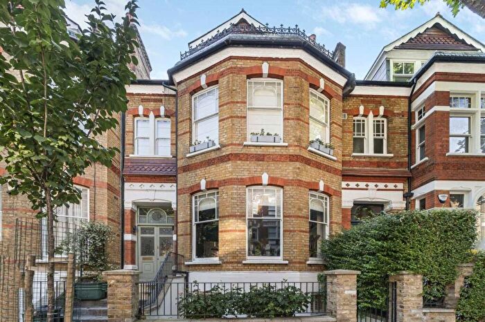 3 Bedroom Apartment To Rent In Aberdeen Road, Highbury, Islington, London, N5