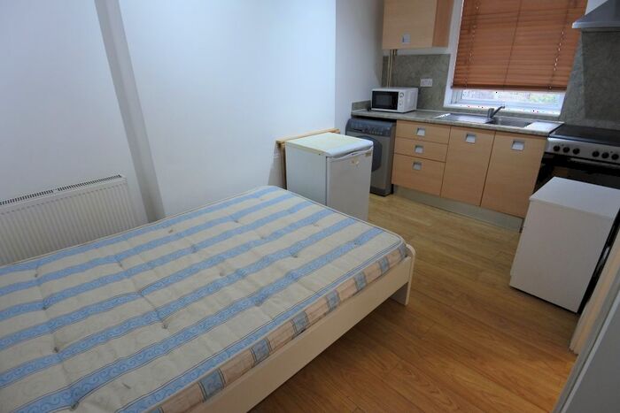 Studio To Rent In High Street, Harlesden, NW10