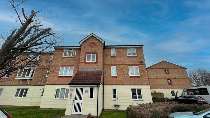 2 Bedroom Flat To Rent In Mullards Close, Hackbridge, Surrey, CR4