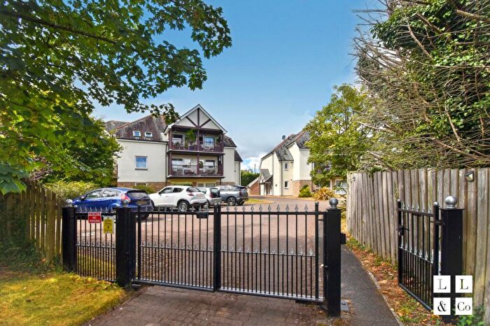 2 Bedroom Flat To Rent In Sea Road, Carlyon Bay, PL25