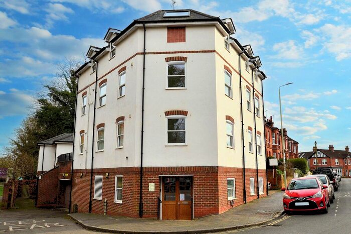 1 Bedroom Flat To Rent In Approach Road, St Albans, AL1