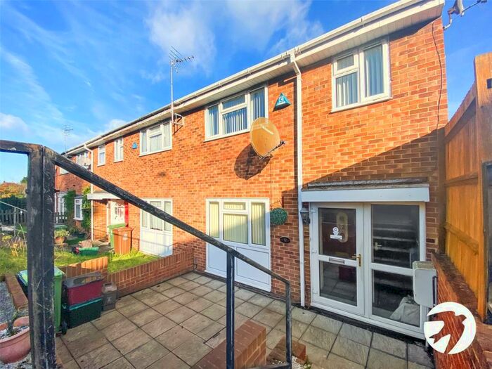 3 Bedroom End Of Terrace House To Rent In Twigg Close, Erith, Kent, DA8