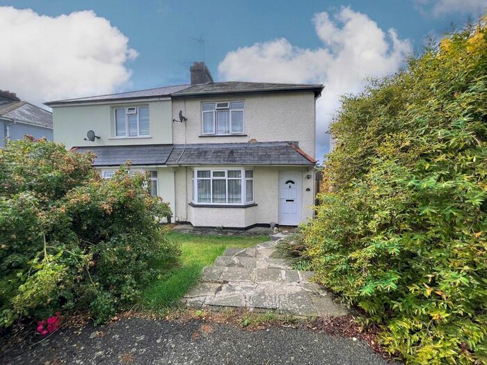 2 Bedroom Semi-Detached House To Rent In Sunmead Road, Hemel Hempstead, Hertfordshire, HP2