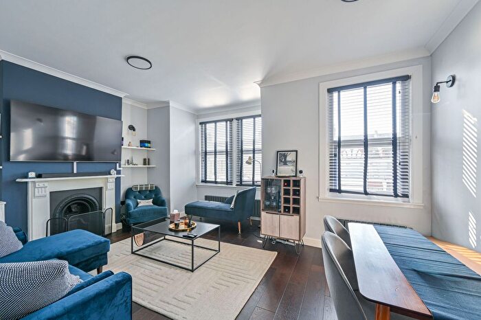 2 Bedroom Maisonette For Sale In Charlmont Road, Tooting, London, SW17