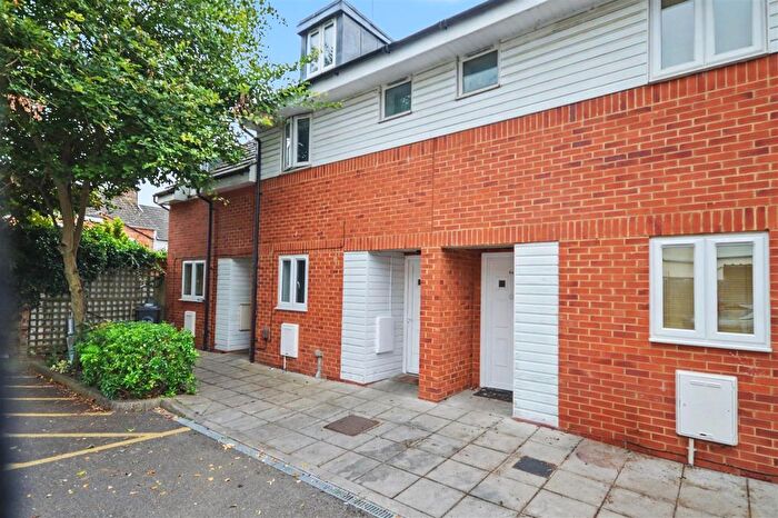 3 Bedroom Terraced House To Rent In Semilong Road, Semilong, NN2