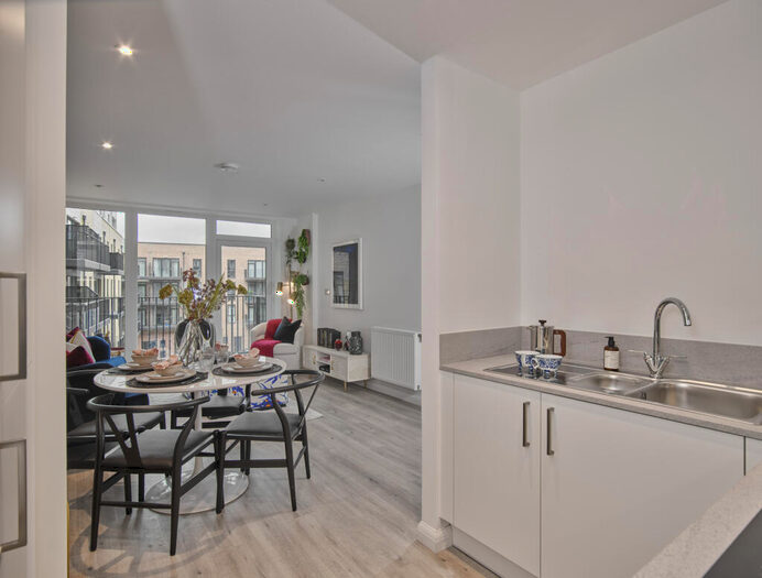 Detached House For Sale In Maidenhead, Berkshire, SL6