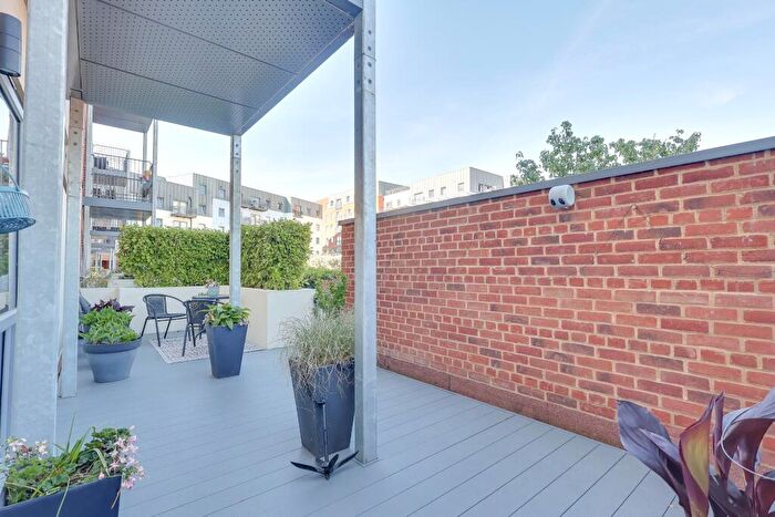 2 Bedroom Apartment For Sale In John Thornycroft Road, Woolston, SO19
