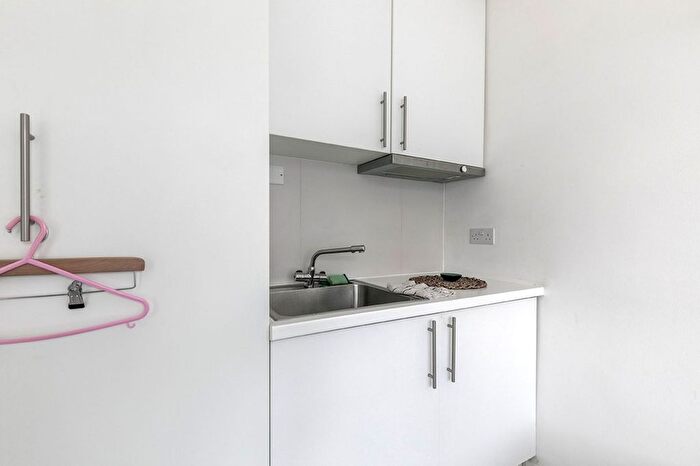 Studio To Rent In Cairnfield Avenue, London, NW2
