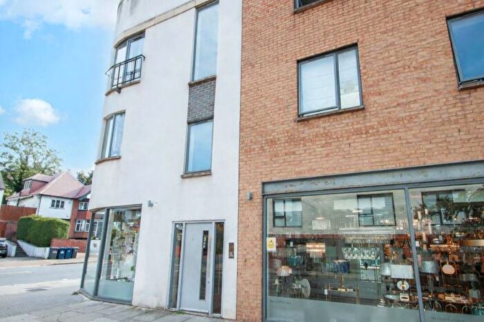 2 Bedroom Flat For Sale In Llanvanor Road, London, NW2