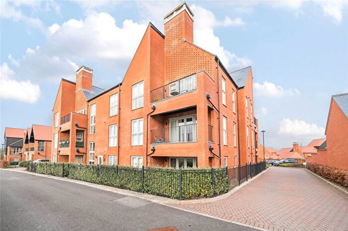 2 Bedroom Flat For Sale In Roman Drive, Winchester, Hampshire, SO22