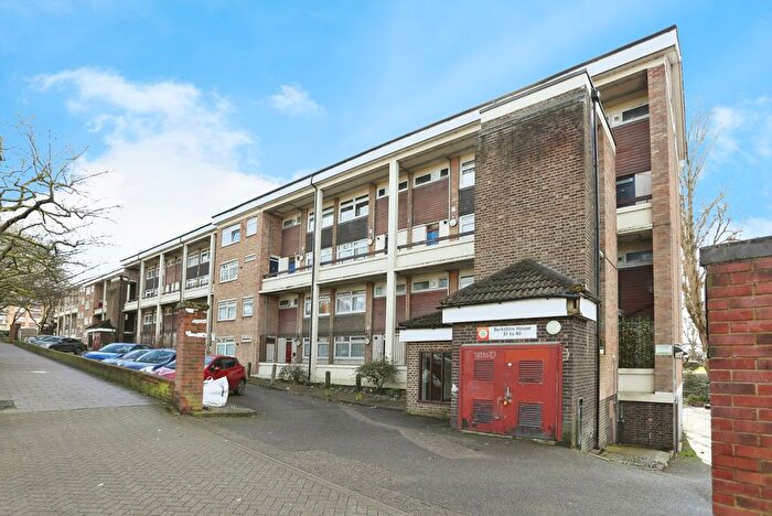 2 Bedroom Maisonette For Sale In Southend Lane, London, SE6