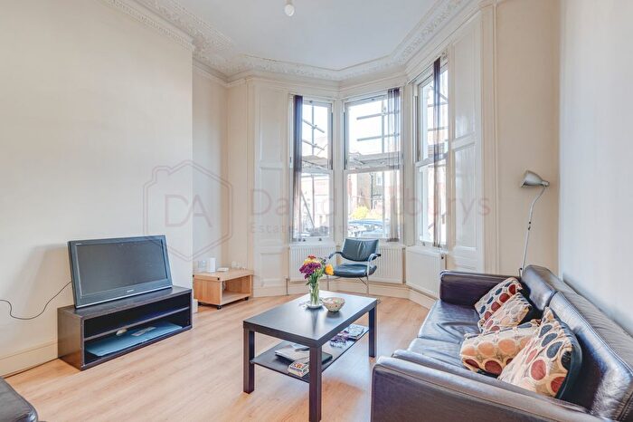 5 Bedroom Terraced House To Rent In Linden Road, Turnpike Lane, London, N15