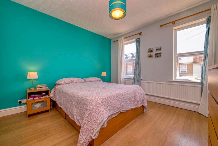 3 Bedroom Terraced House For Sale In Newport Road, Reading, RG1