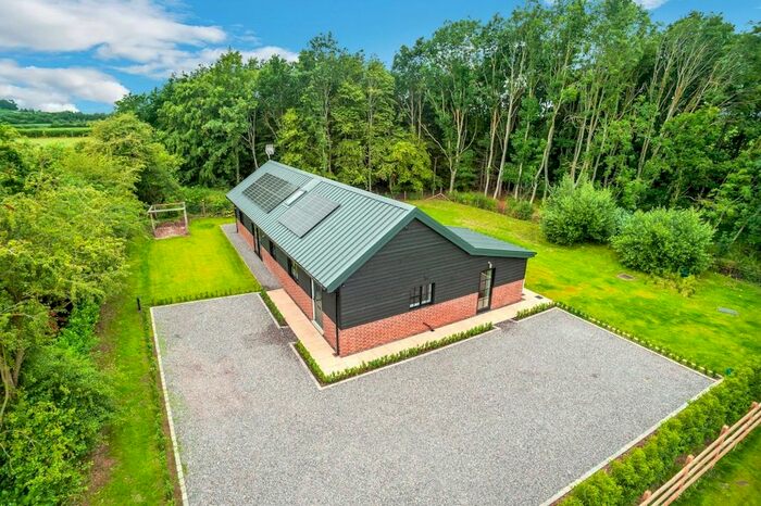 3 Bedroom Detached House For Sale In Quainton Road, Waddesdon, Aylesbury, Buckinghamshire, HP18