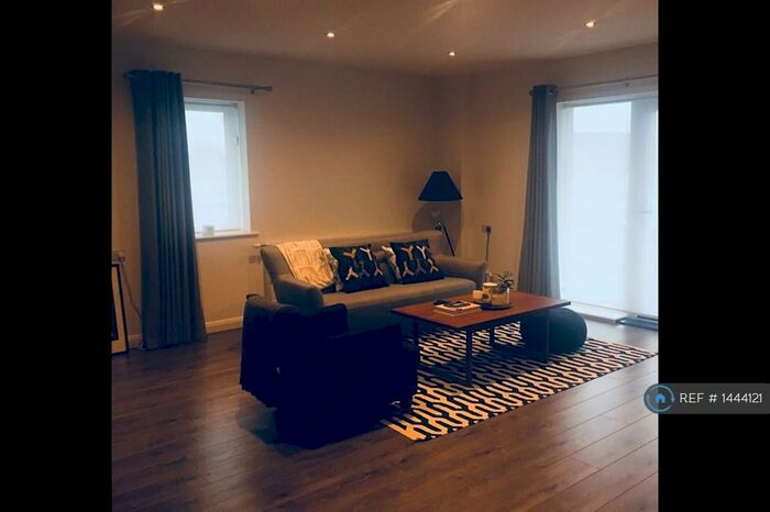 3 Bedroom Flat To Rent In Thornbury Way, London, E17