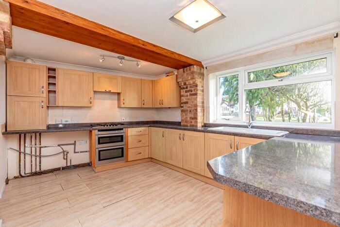 2 Bedroom Bungalow To Rent In Elm Drive, Deanshanger, MK19