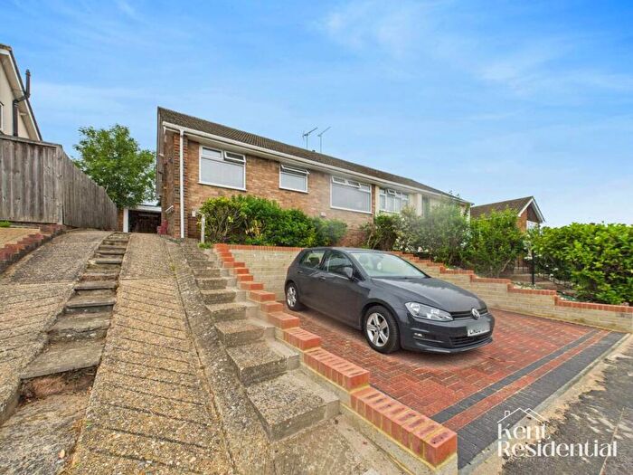 3 Bedroom House To Rent In Lonsdale Drive, Gillingham, ME8