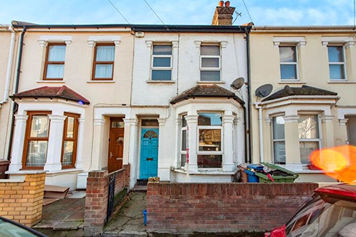 2 Bedroom Terraced House For Sale In Bradbourne Road, Grays, RM17