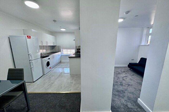 3 Bedroom Flat To Rent In Castle Boulevard, Nottingham, NG7