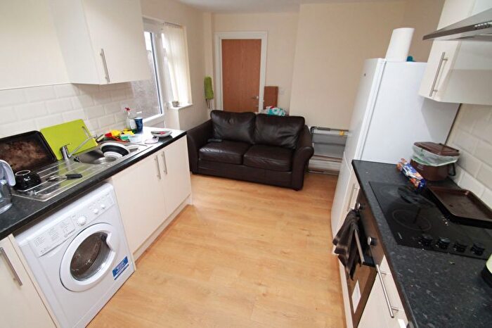 2 Bedroom Flat To Rent In Tewkesbury Street, Cardiff, CF24