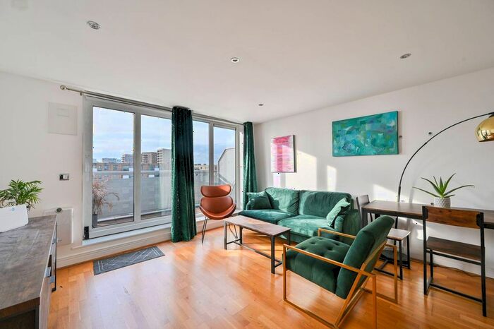 2 Bedroom Flat To Rent In Wards Wharf, Silvertown, London, E16