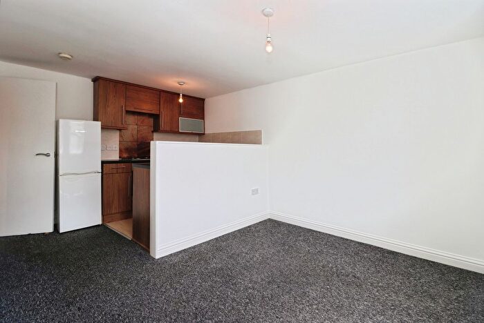 2 Bedroom Flat For Sale In Two Mile Hill Road, Kingswood, Bristol, BS15