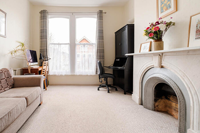 1 Bedroom Flat For Sale In Florence Road, London, N4