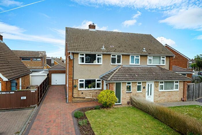 3 Bedroom Semi-Detached House For Sale In Five Oaks, Caddington, LU1