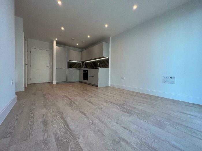 1 Bedroom Flat To Rent In Horlicks Quarters, Memorial Avenue, Slough, SL1