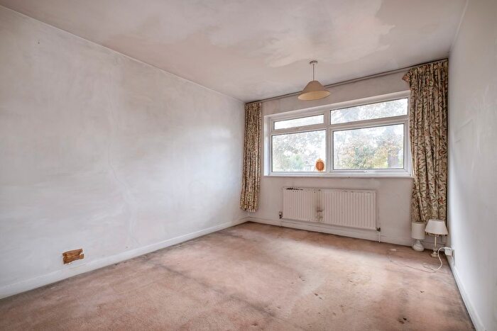 4 Bedroom Detached House For Sale In Martingales Close, Richmond, TW10