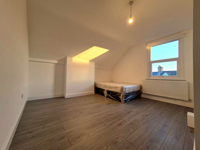 Studio To Rent In Myddleton Road, N22