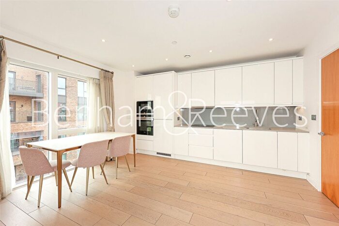 3 Bedroom Flat To Rent In May House, Achill Close, London, NW9