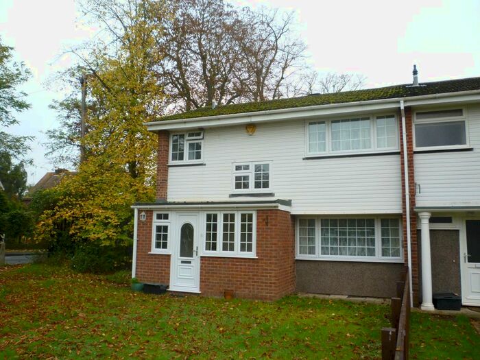 3 Bedroom Property To Rent In Devonshire Green, Farnham Royal, Slough, SL2
