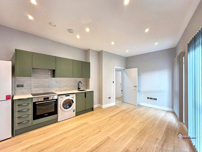 1 Bedroom Flat To Rent In Waterloo House, Waterlooville, PO7