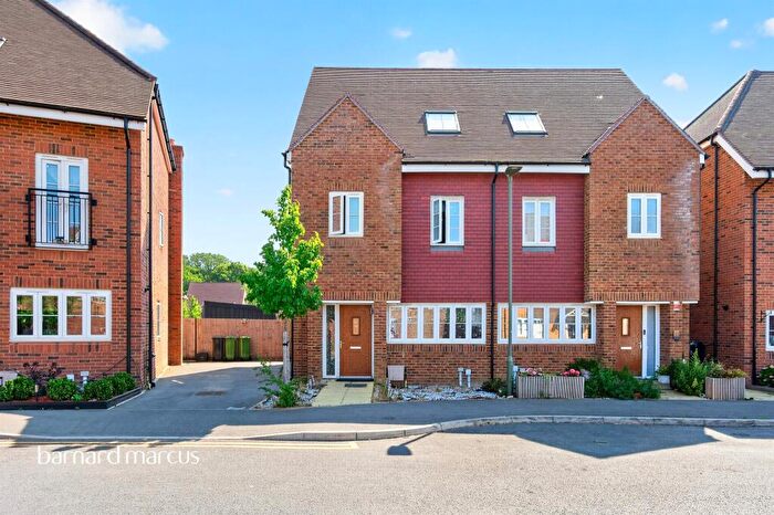 4 Bedroom Semi-Detached House For Sale In Aylsham Road, Tadworth, KT20