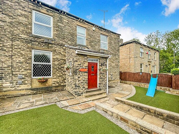 3 Bedroom Semi-Detached House For Sale In Snelsins Lane, Cleckheaton, West Yorkshire, BD19