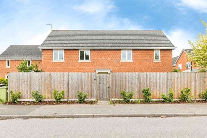 2 Bedroom Coach House For Sale In Oriel Close, Wolverton, Milton Keynes, MK12