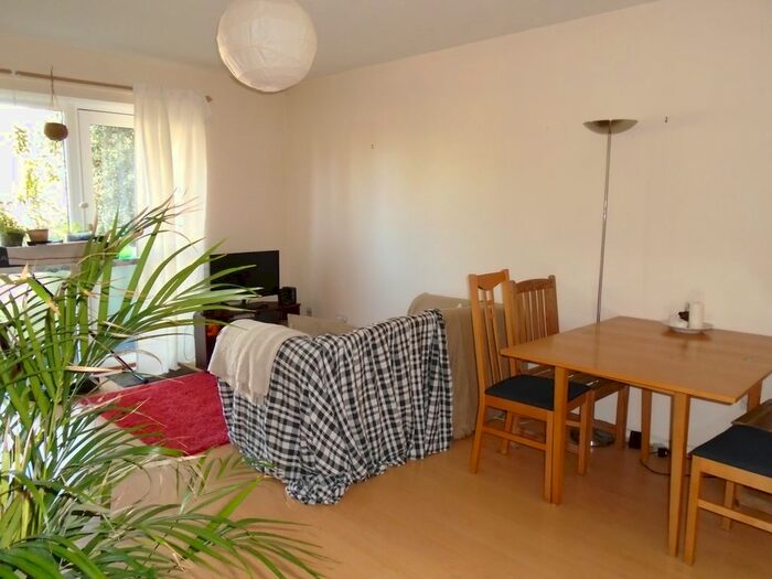 2 Bedroom Flat To Rent In Tudor Close, Highgate, N6