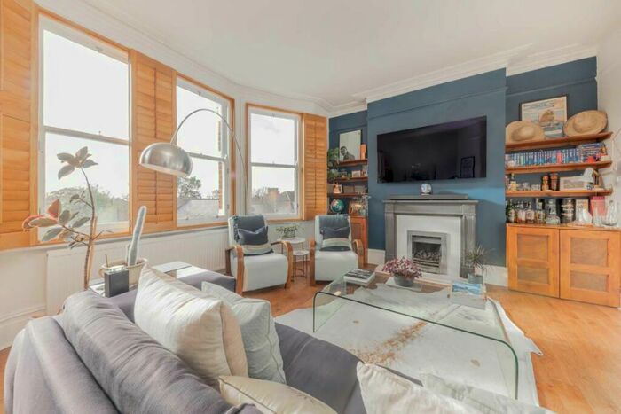 3 Bedroom Flat To Rent In Fortis Green Road, London, N10