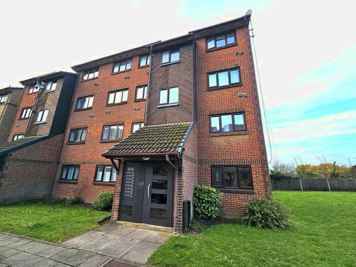 1 Bedroom Flat To Rent In Wicket Road, Perivale, Greenford, UB6