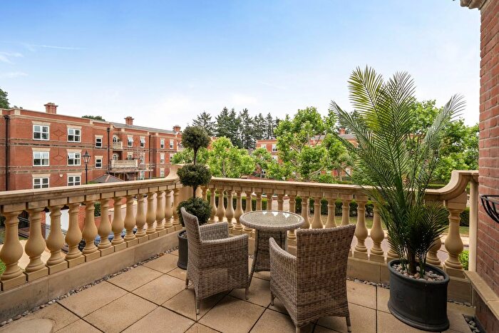 2 Bedroom Flat For Sale In Franklin Court, Bridewell Close, Wormley, Godalming, GU8